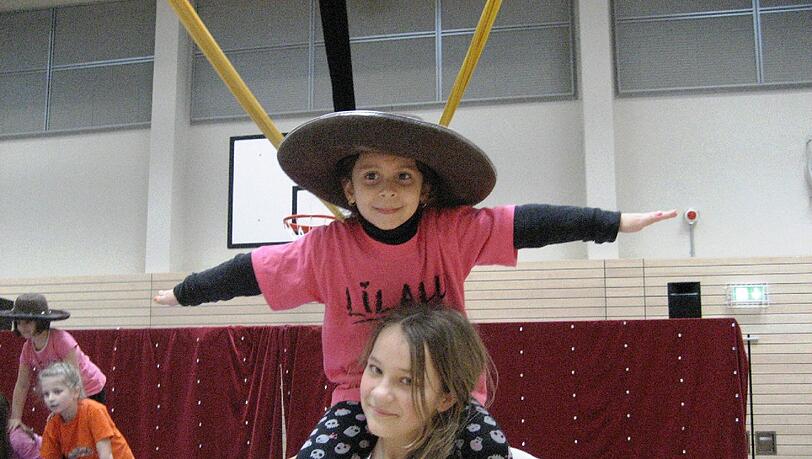 Beim Ferienprogramm Lilalu ist für alle Kinder etwas dabei - Sport, Zirkus, Theater, Tanz oder Musik sind im Angebot. Beim Ferienprogramm Lilalu ist für alle Kinder etwas dabei - Sport, Zirkus, Theater, Tanz oder Musik sind im Angebot.