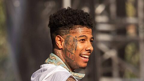 Skandal-Rapper Blueface zweifelt seine Vaterschaft an.