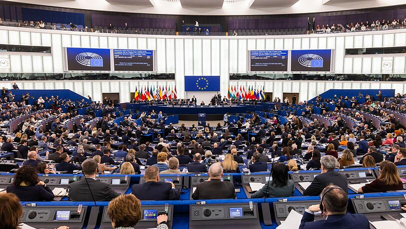 Das Parlament beschloss mit sehr knapper Mehrheit.