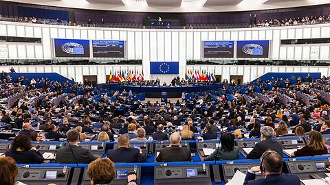 Das Parlament beschloss mit sehr knapper Mehrheit.