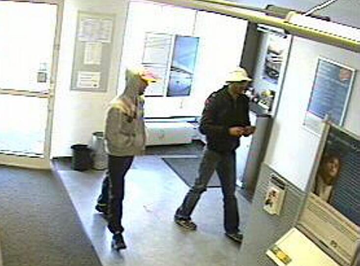 Neue Fahndungsfotos bei der Suche nach den Bank-Sprengern von Pörnbach: Wer erkennt diese Personen?