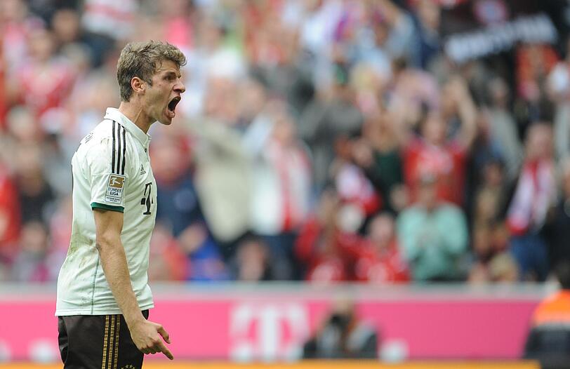 THOMAS MÜLLER NOTE 3 - Im halbrechten Mittelfeld anstelle des geschonten Kroos. Nicht Müllers Idealposition. Ihm versprang so manche Kugel &ndash; zu viel Zufallsgenerator, sonst seine Stärke, im Spiel. Beim 1:0 jedoch prima zur Stelle (63.).