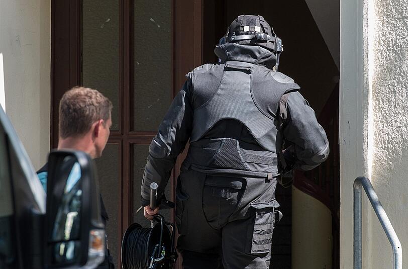 Die Polizei durchsuchte die Wohnung. Foto: Patrick Pleul