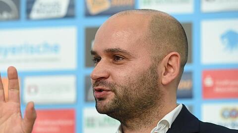Der Geschäftsführer des TSV 1860 München, Michael Scharold, spricht auf einer Pressekonferenz in München (Bayern). Foto: Andreas Gebert/Archivbild