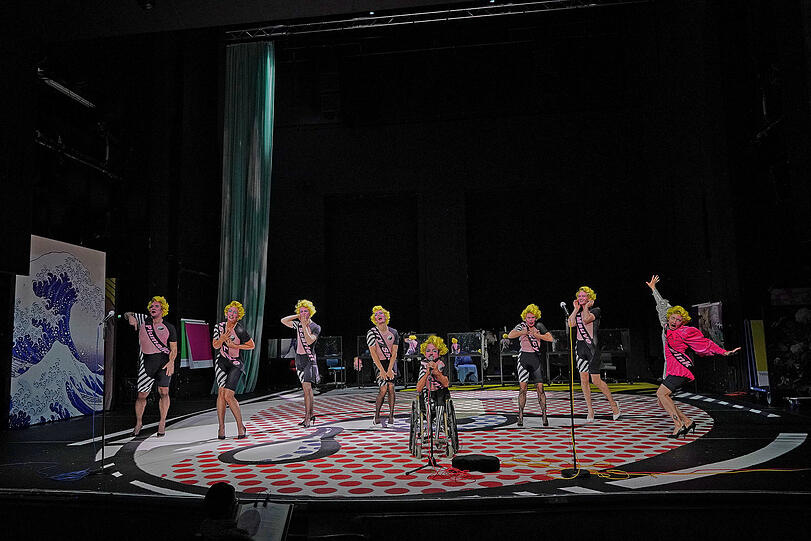 Martin Weigel, Wiebke Puls, Vinzenz Sommer, Konstantin Schumann, Erwin Aljukić, Johanna Eiworth, Christian Löber, Svetlana Belesova in "Was ihr wollt".