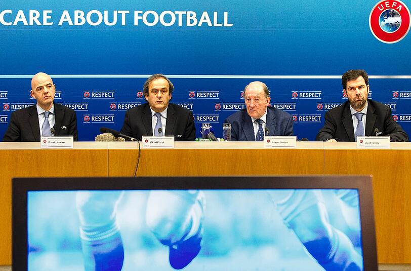UEFA-Generalsekretär Gianni Infantino, UEFA-Präsident Michel Platini, UEFA EURO 2016 Organisationschef Jacques Lambert and David Farrelly, Kommunikationschef der UEFA