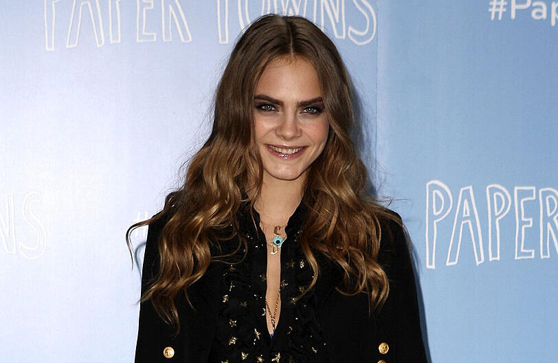 Cara Delevingne hat bereits ihr musikalisches Talent unter Beweis gestellt, als sie bei der 'Chanel Métiers d'Art'-Show in New York ein Duett mit Pharrell Williams sang