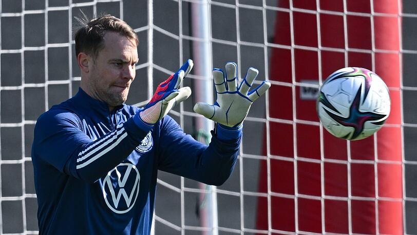 Torwart Manuel Neuer beim Training.