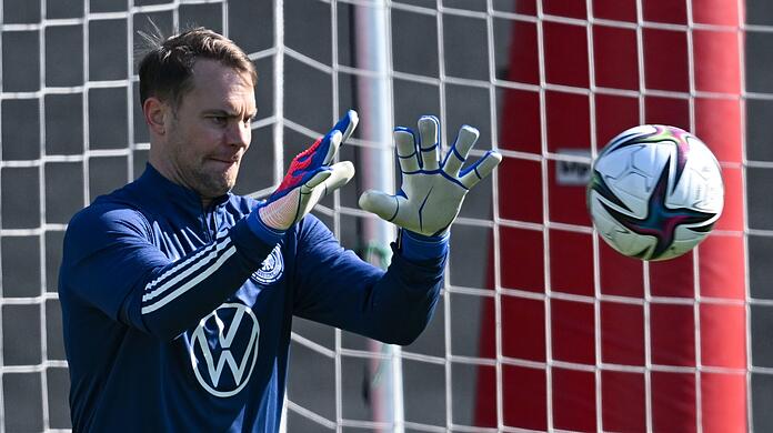 Torwart Manuel Neuer beim Training.
