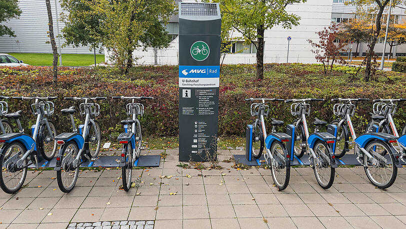 Bye bye MVG-Rad: Bis Ende September werden alle diese Verleihstationen abgebaut und das Angebot eingestampft. Es soll einen Nachfolger geben, aber noch weiß man nicht, wann. Bye bye MVG-Rad: Bis Ende September werden alle diese Verleihstationen abgebaut und das Angebot eingestampft. Es soll einen Nachfolger geben, aber noch weiß man nicht, wann.