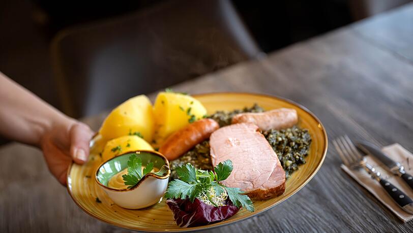 Ob die Gastronomen Steuererleichterungen weitergeben, ist fraglich. (Archivbild)