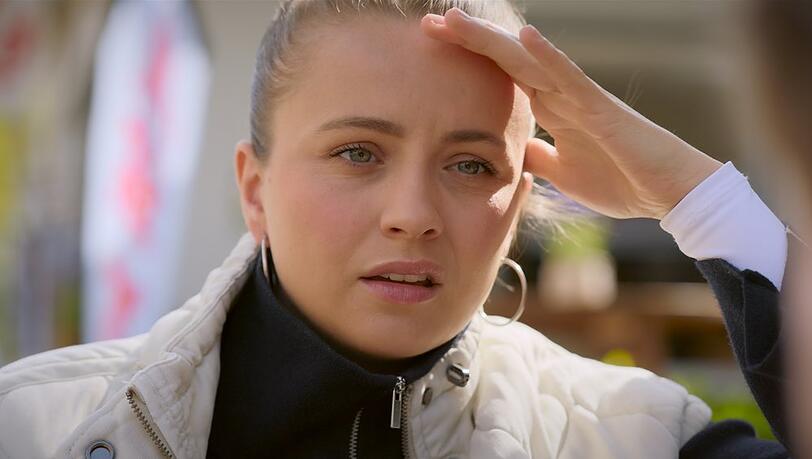 "Alles was zählt": Lucie (l.) ist von ihrer Diagnose geschockt. "Alles was zählt": Lucie (l.) ist von ihrer Diagnose geschockt.