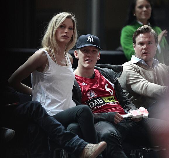 Beim Basketball, auf der Wiesn: So schön ist Sarah Brandner