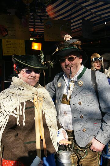 So feiert München Fasching auf dem Viktualienmarkt - sehen Sie hier die Bilder...