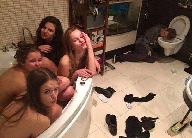 Peinliche Beweisfotos: So exzessiv feiern junge Briten auf Korfu!