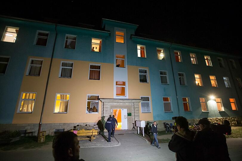 Ein Flüchtling aus Eritrea ist bei einem Brand in einem Asylbewerberhiem in Sallfeld (Thüringen) ums Leben gekommen.