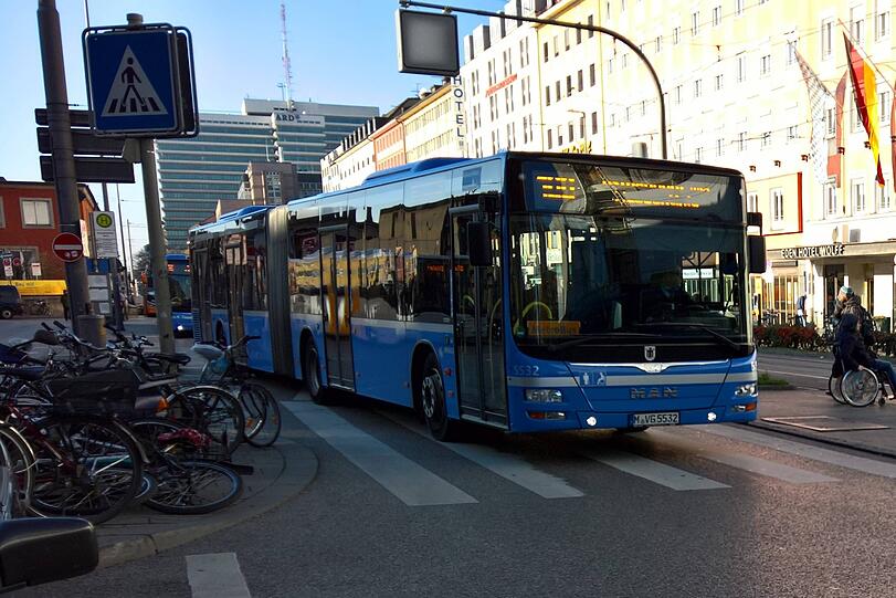 Dichter Verkehr in München - Probleme bei den Bussen
