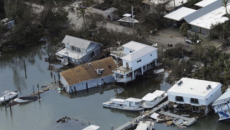 Stark beschädigte Häuser und Boote. Mit Urgewalt war Hurrikan "Irma" 2017 über Florida hinweggezogen und hatte schwere Überflutungen und Sturmschäden mit sich gebracht. Stark beschädigte Häuser und Boote. Mit Urgewalt war Hurrikan "Irma" 2017 über Florida hinweggezogen und hatte schwere Überflutungen und Sturmschäden mit sich gebracht.