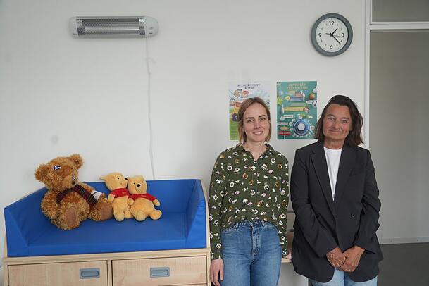 Daniela Schober (r.) und ihr Team nehmen sich Zeit für die Menschen, die zu ihnen kommen. Daniela Schober (r.) und ihr Team nehmen sich Zeit für die Menschen, die zu ihnen kommen.