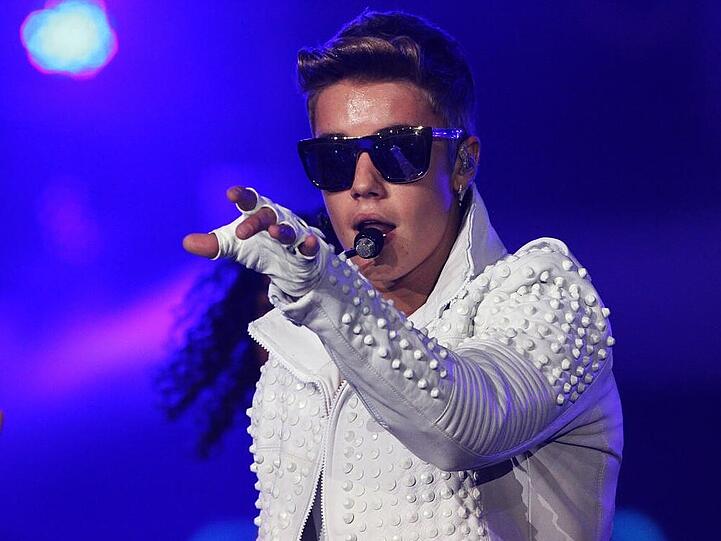 Justin Bieber bei seiner " The Believe Tour" in Atlanta - wieder zu Hause sorgt er gleich für Aufregung und sorgt für eine beschäftigungsreiche Nacht der Polizei!