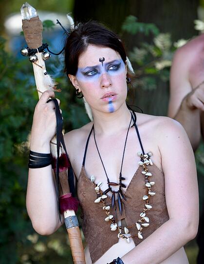 Rund 8000 Menschen treffen sich zum interaktiven Rollenspiel "ConQuest of Mythodea". Sehen Sie hier einige Bilder aus dem Jahr 2013