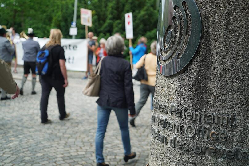 100 Aktivisten protestierten am Mittwoch vor dem Patentamt.