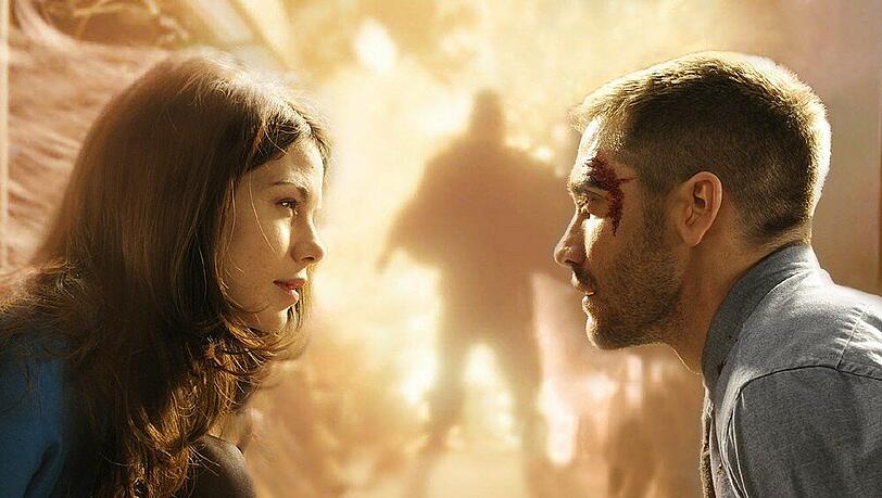 US-Soldat Colter Stevens (Jake Gyllenhaal) findet sich in einer alternativen Realität wieder, die sich bis zur Erfüllung seiner Mission immer wiederholt US-Soldat Colter Stevens (Jake Gyllenhaal) findet sich in einer alternativen Realität wieder, die sich bis zur Erfüllung seiner Mission immer wiederholt
