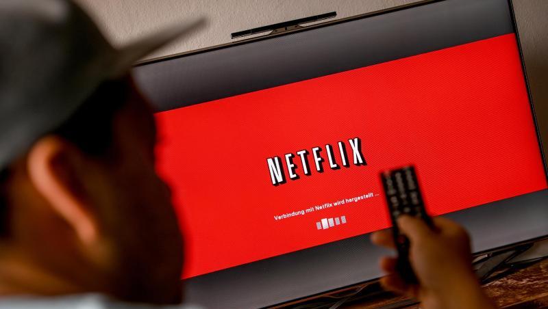 Während viele Firmen unter der Corona-Krise leiden, profitiert Netflix davon, dass viele Menschen ihr Zuhause kaum noch verlassen. Während viele Firmen unter der Corona-Krise leiden, profitiert Netflix davon, dass viele Menschen ihr Zuhause kaum noch verlassen.
