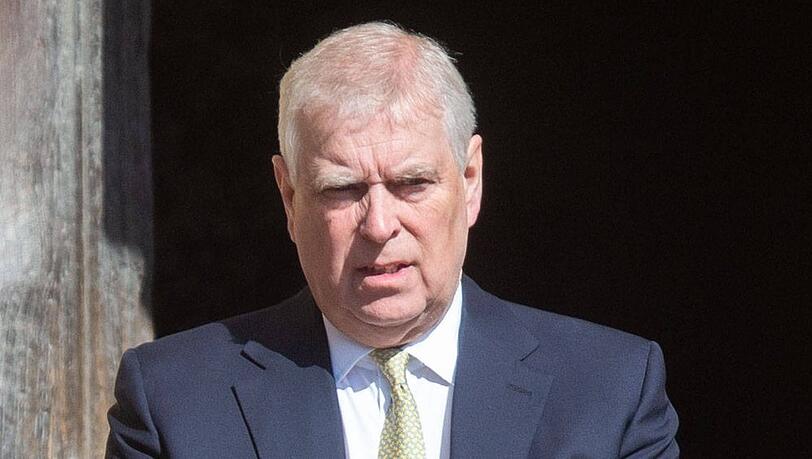 Andrew Mountbatten-Windsor ist &uuml;ber den Epstein-Skandal tief gefallen.
