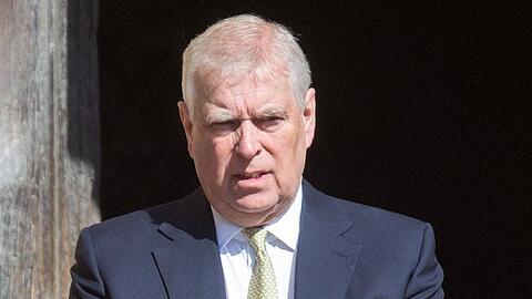 Andrew Mountbatten-Windsor ist &uuml;ber den Epstein-Skandal tief gefallen.