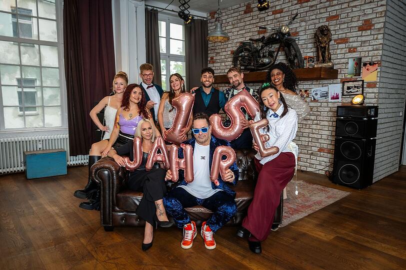 Geburtstagsstimmung: Das Serienteam freut sich mit ihren Fans &uuml;ber die anhaltende Beliebtheit von "Berlin - Tag & Nacht".