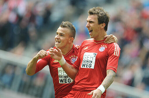 Sie gehen ihren Weg: Xherdan Shaqiri (l) und Torschütze Mario Mandzukic von München jubeln über das 1:0.