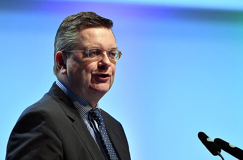 Auch der DFB wählt nach der Affäre um die WM-Vergabe einen neuen Präsidenten. Reinhard Grindel ist der Nachfolger von Wolfgang Niersbach.