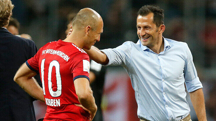 Hasan Salihamidzic (rechts, mit Arjen Robben) ist seit einem Jahr Sportdirektor des FC Bayern.