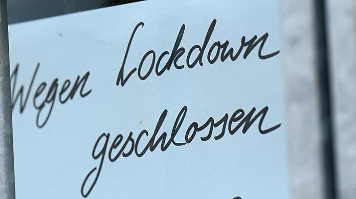 Gerade kleinere Betriebe haben weniger Eigenkapital und sind daher in der Krise gefährdeter, so das Ifo-Institut.