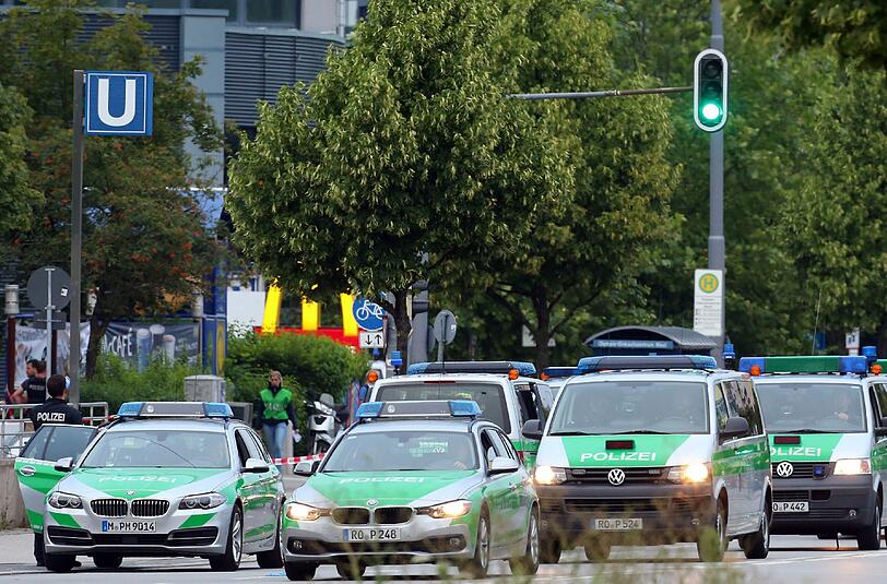 Polizeiautos wohin das Auge reicht...