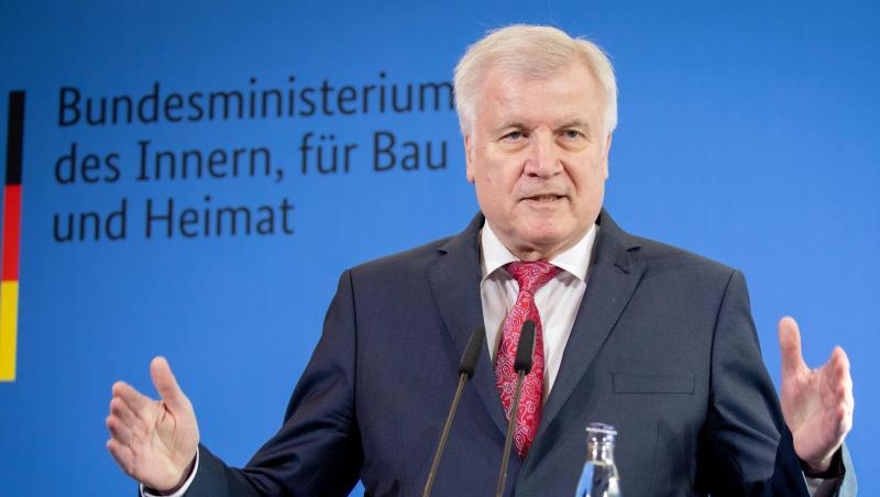 Innenminister Seehofer äußert sich in Berlin zu den jüngsten Berichten über den Anschlag auf den Breitscheidplatz. Innenminister Seehofer äußert sich in Berlin zu den jüngsten Berichten über den Anschlag auf den Breitscheidplatz.