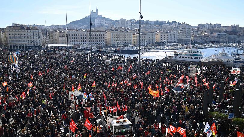 Frankreich: Hunderttausende demonstrieren gegen Rentenreform
