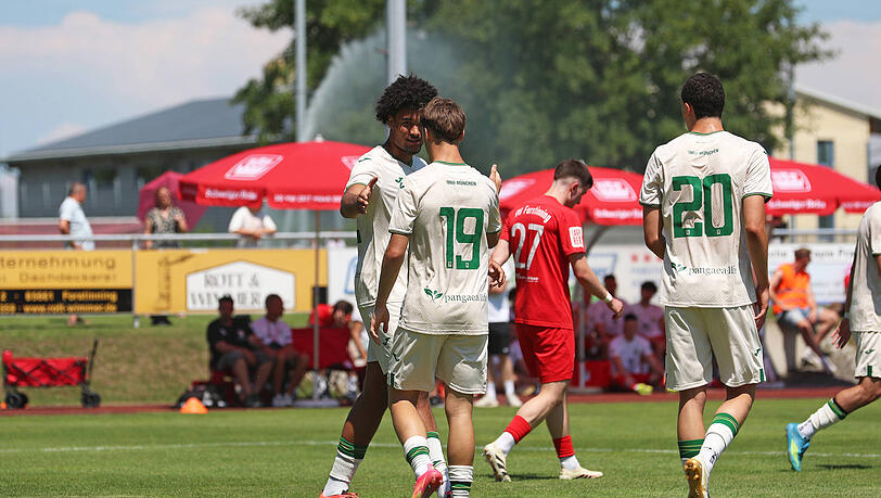 Arian Ortivero Calderon bringt den TSV 1860 München in Führung. Arian Ortivero Calderon bringt den TSV 1860 München in Führung.