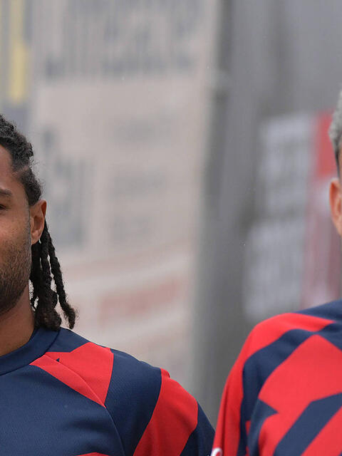Bayerns Fl&uuml;gelduo im Fokus: Serge Gnabry (l.) kehrt zur&uuml;ck, und sch&uuml;rt den Konkurrenzkampf mit Luis D&aacute;z.
