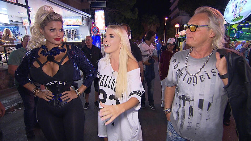 Sophia Wollersheim, Isi Glück und ein Robert-Geiss-Double sollen die Fans ablenken.