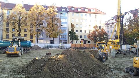 Staub, Dreck und Lärm am Josephsplatz: Am Freitagmorgen wird schon gebaggert und gebohrt. Sehr zum Missfallen der Anwohner.
