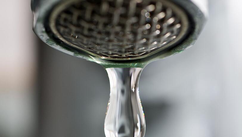 Unbemerkt lief in der Nacht der Keller des Einfamilienhauses mit Wasser voll. (Symbolbild)