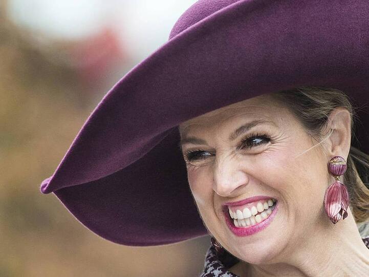 Zähneknirschend: Die in Argentinien geborene Königin Máxima der Niederlande steht zwischen den Stühlen