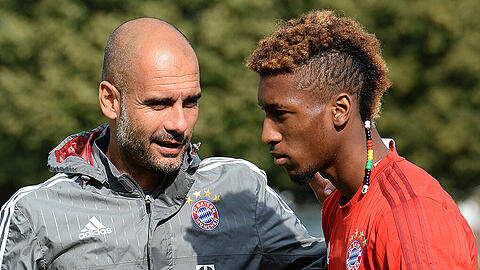 Bayern-Trainer Pep Guardiola setzt gegen Wolfsburg zunächst auf Kingsley Coman (rechts), Arjen Robben nimmt auf der Bank Platz.