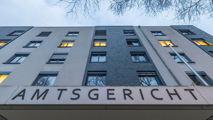 Das Amtsgericht Leverkusen hat wegen der Planung und Vorbereitung eines Terroranschlags einen Haftbefehl gegen einen 15-Jährigen aus dem Rheinisch-Bergischen-Kreis in Nordrhein-Westfalen erlassen.