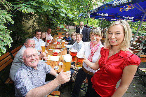 Hoch die Tassen: Der Hummelsteiner Park kann dank seiner Größe auch für Familienfeiern genutzt werden, wie für diese Geburtstagsparty.