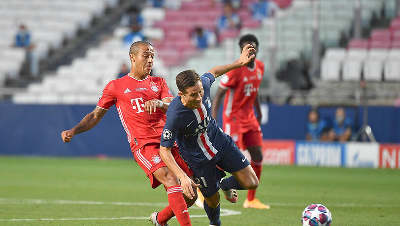 Wird gerne vergessen: Der spanische Zauberfu&szlig; Thiago konnte auch im Zweikampf ordentlich mithalten.