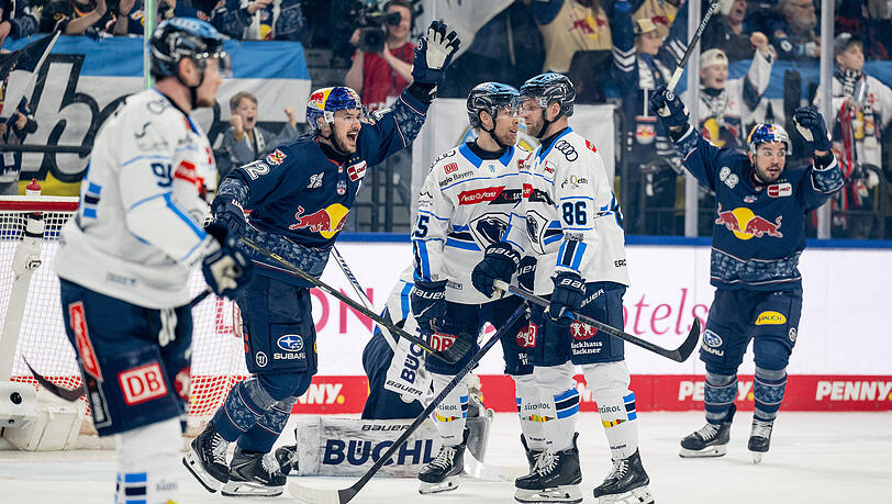 Spieler des EHC Red Bull M&uuml;nchen jubeln nach einem Treffer gegen den ERC Ingolstadt &ndash; die aufgeheizte Viertelfinal-Serie steuert in der Saturn Arena auf ihren Gift-Gipfel zu.