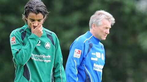 Pokalgegner gibt Rätsel auf: Kleeblatt-Trainer Benno Möhlmann und Stürmer Sami Allagui (links) wissen herzlich wenig über Wormatia, nur: &bdquo;Worms wird uns nicht überraschen.&ldquo;